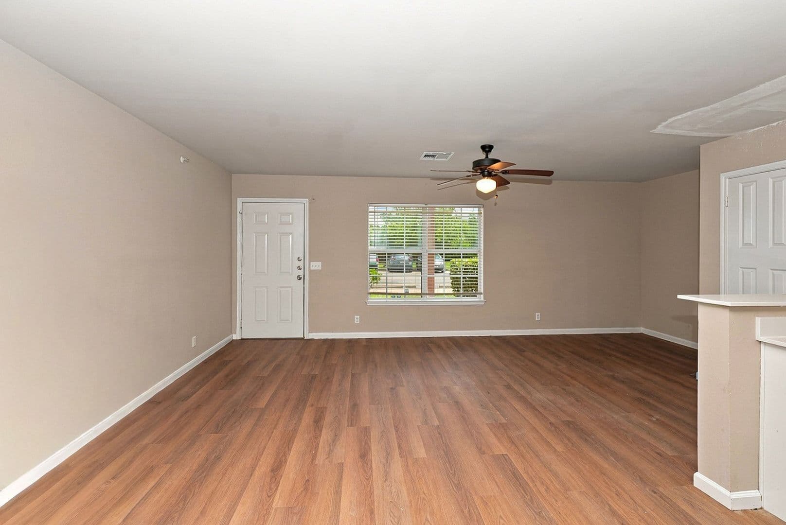 Leander Apartment: 413 Lion Dr