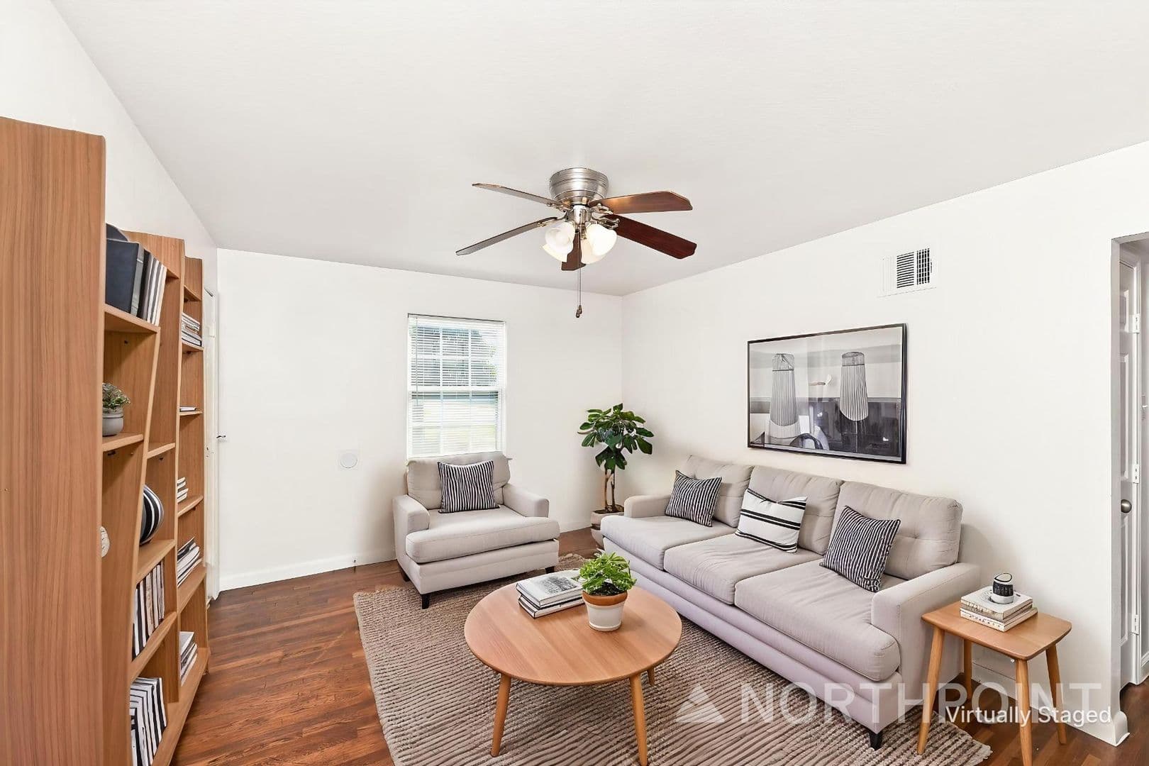 Irving Apartment: 601 E 6th St