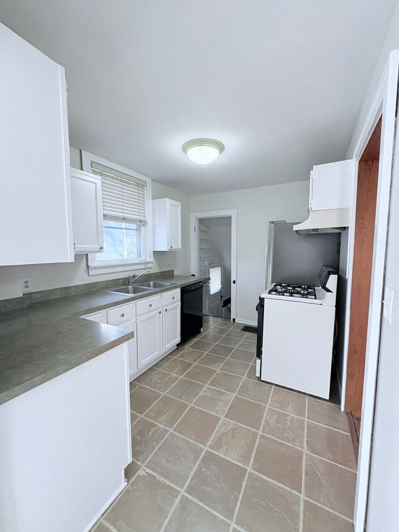 Columbus House: 43 E Beechwold Blvd