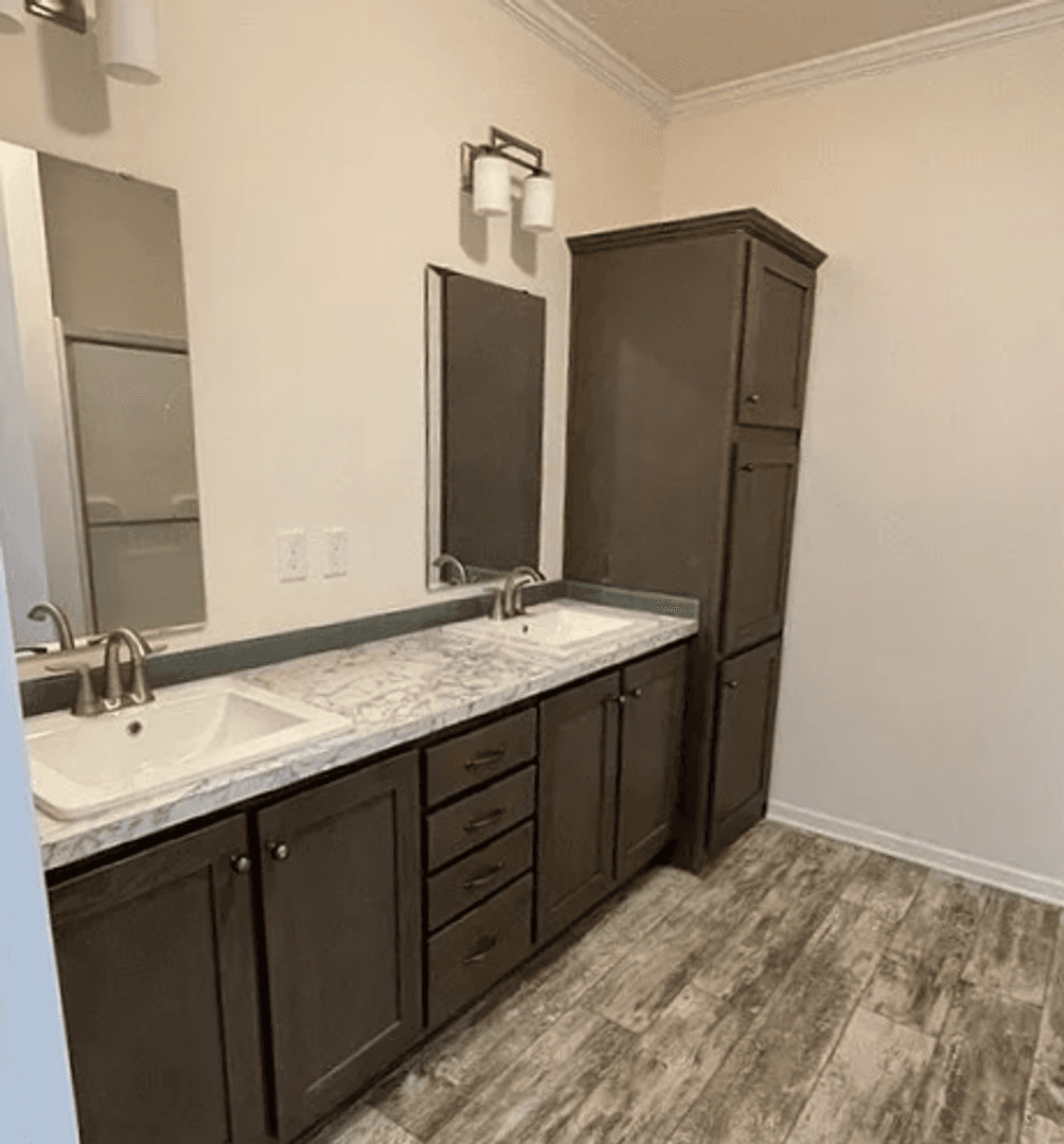 Rock Hill House: 379 Blanche Cir