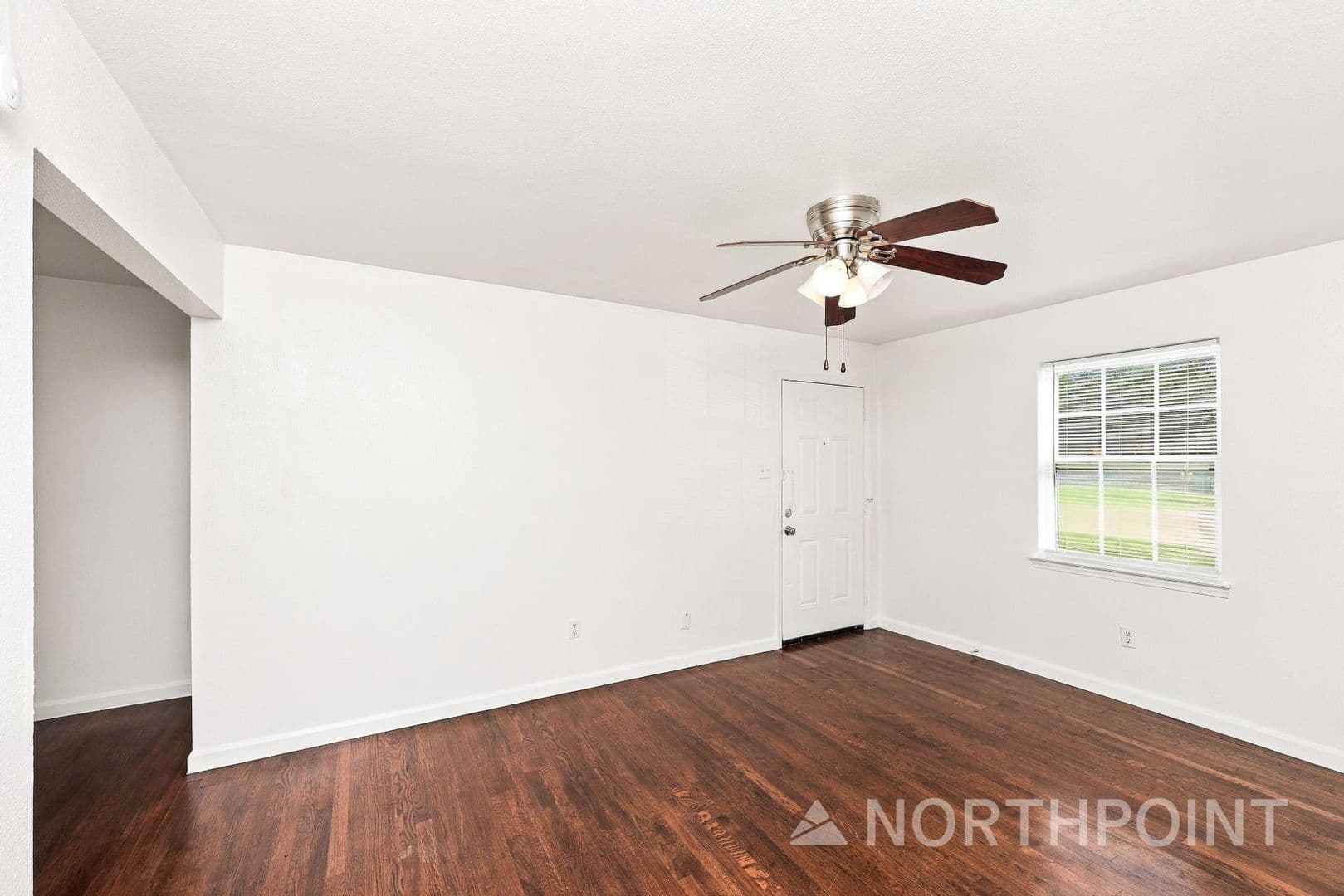 Irving Apartment: 601 E 6th St