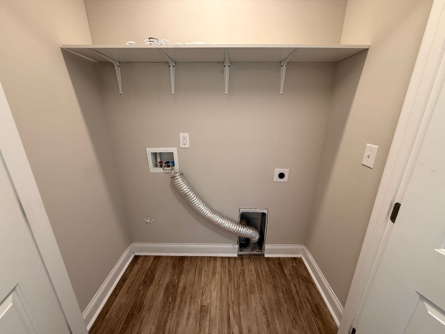Salisbury Apartment: 1207 Davis St