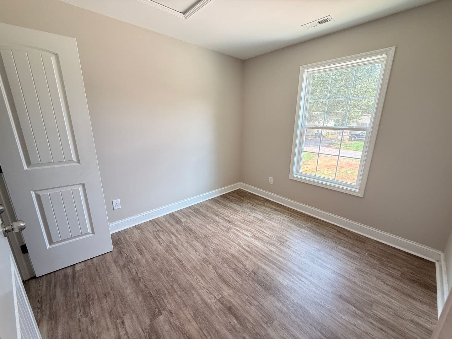 Salisbury Apartment: 1207 Davis St