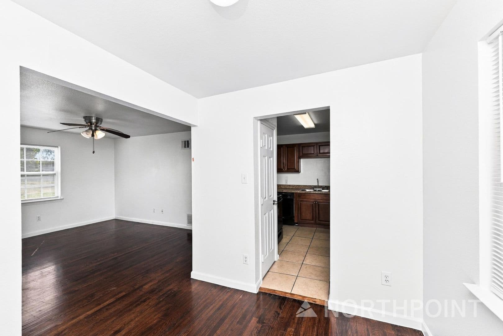 Irving Apartment: 601 E 6th St