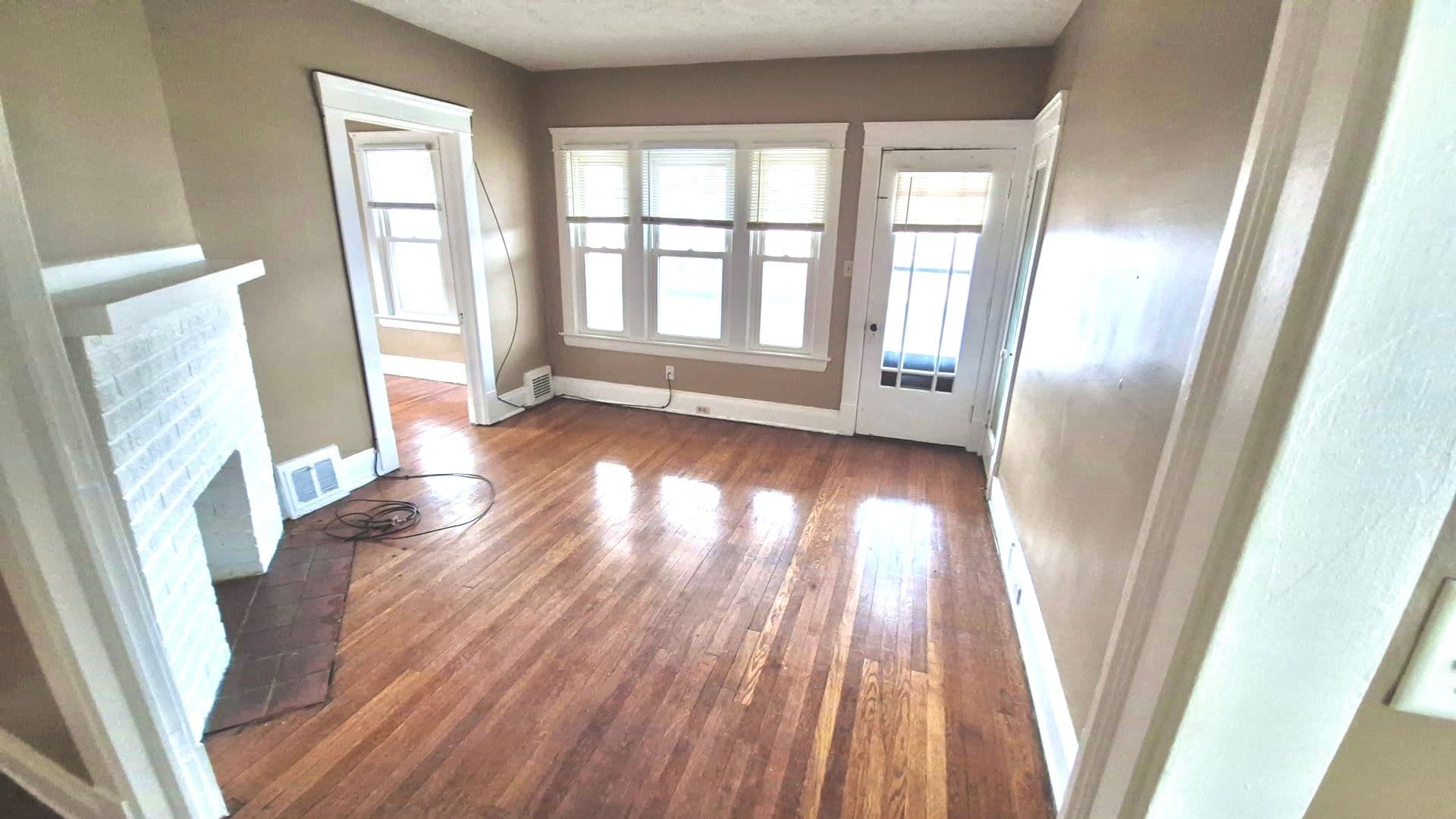 Newburgh Heights Apartment: 4412 Alpha Ave