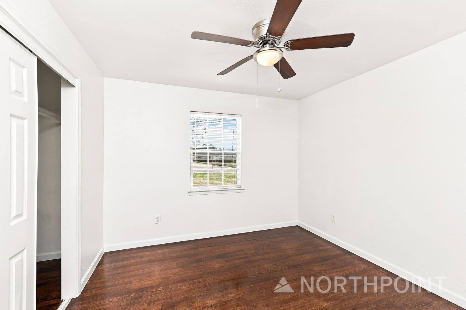 Irving Apartment: 601 E 6th St