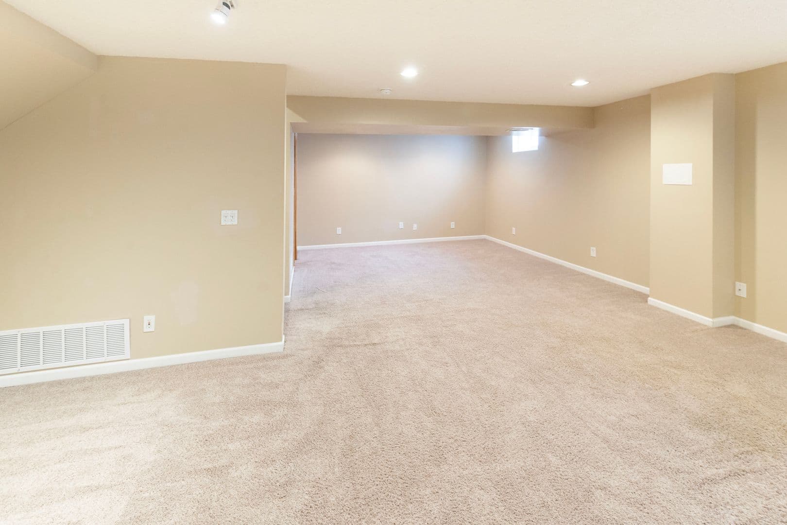 Olathe House: 16131 S Matt Ct