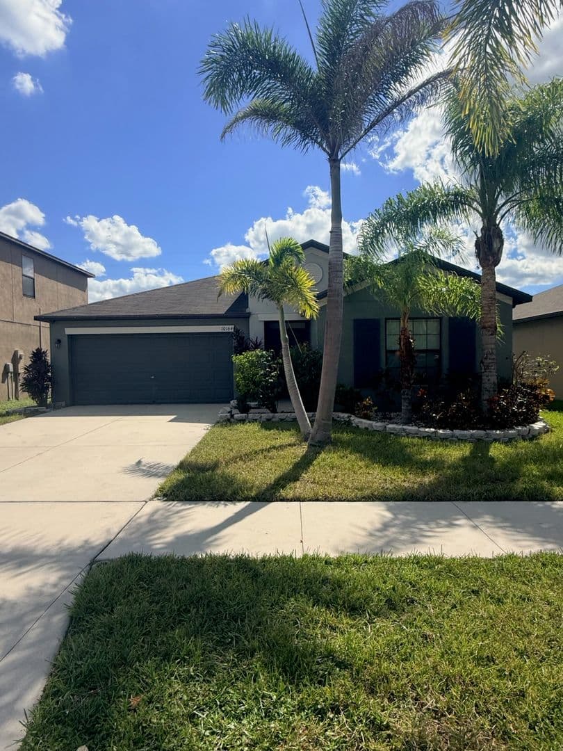 Wimauma House: 10164 Carloway Hills Dr