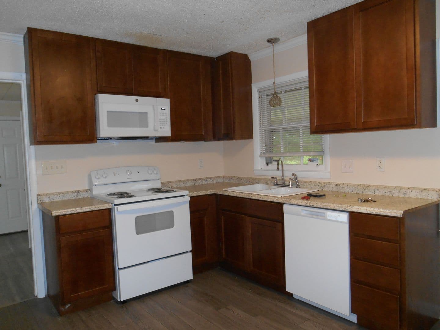 Columbia House: 1618 Carousel Cir
