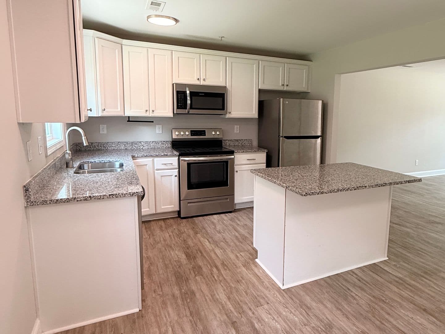Salisbury Apartment: 1207 Davis St