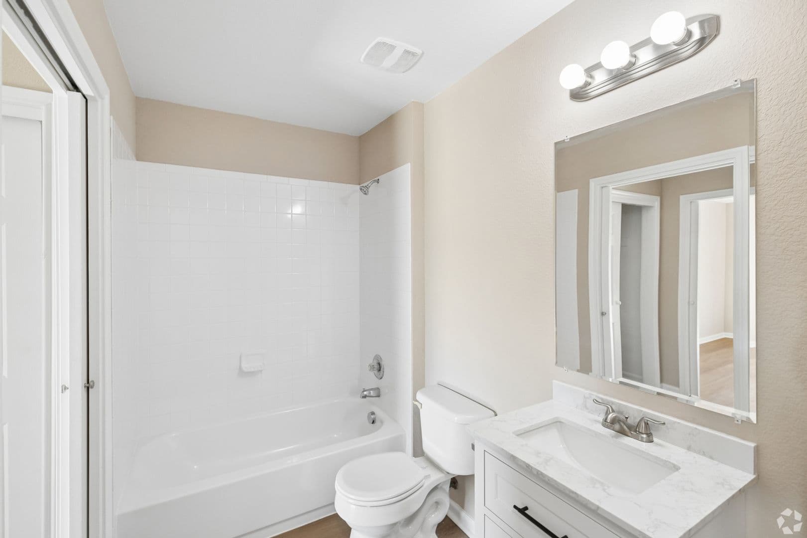 Leander Apartment: 413 Lion Dr