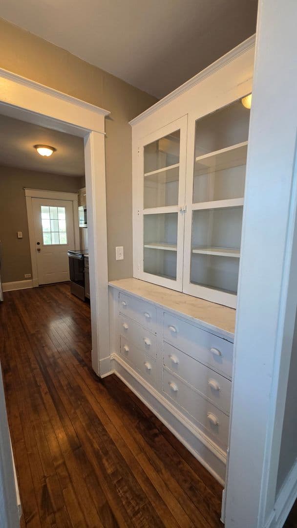 Kansas City Apartment: 37 E 32nd St 2nd Fl