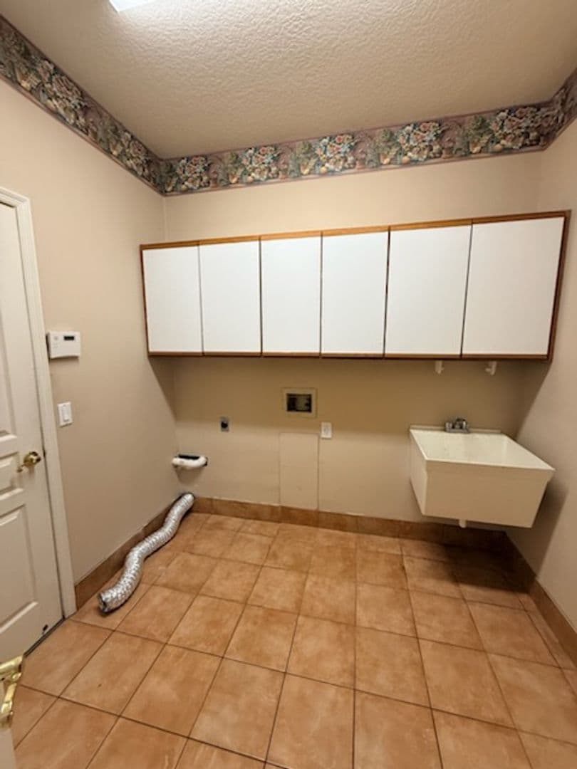 Palm Harbor House: 4351 Ellinwood Blvd