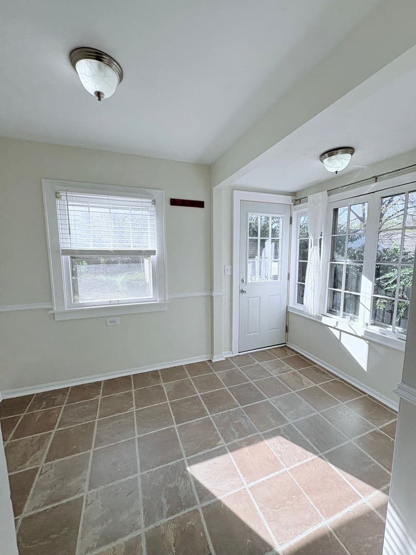 Columbus House: 43 E Beechwold Blvd
