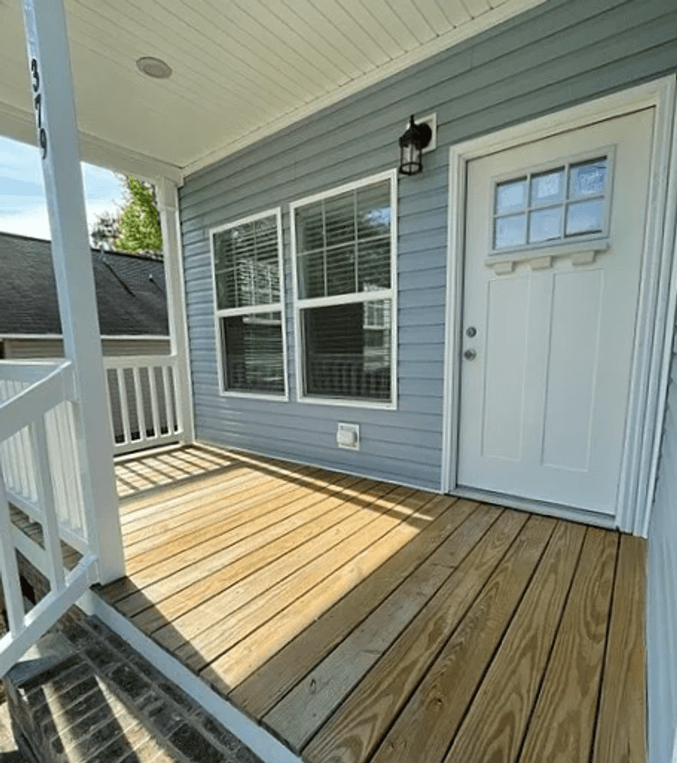 Rock Hill House: 379 Blanche Cir