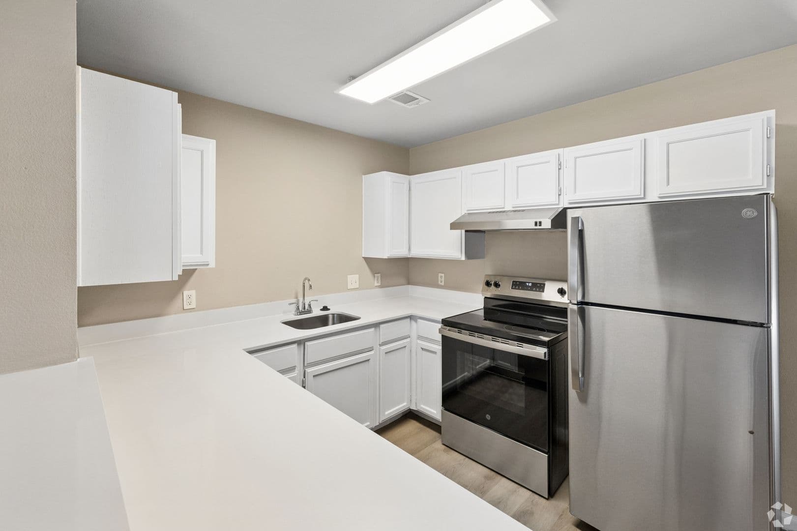 Leander Apartment: 413 Lion Dr