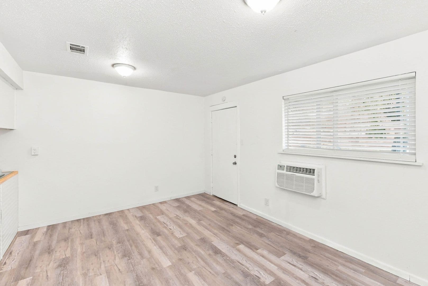 Austin Apartment: 8807 Redfield Ln