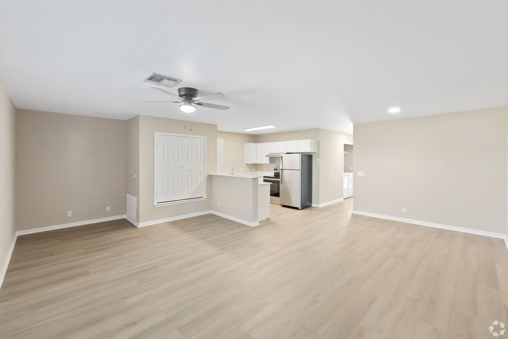 Leander Apartment: 413 Lion Dr