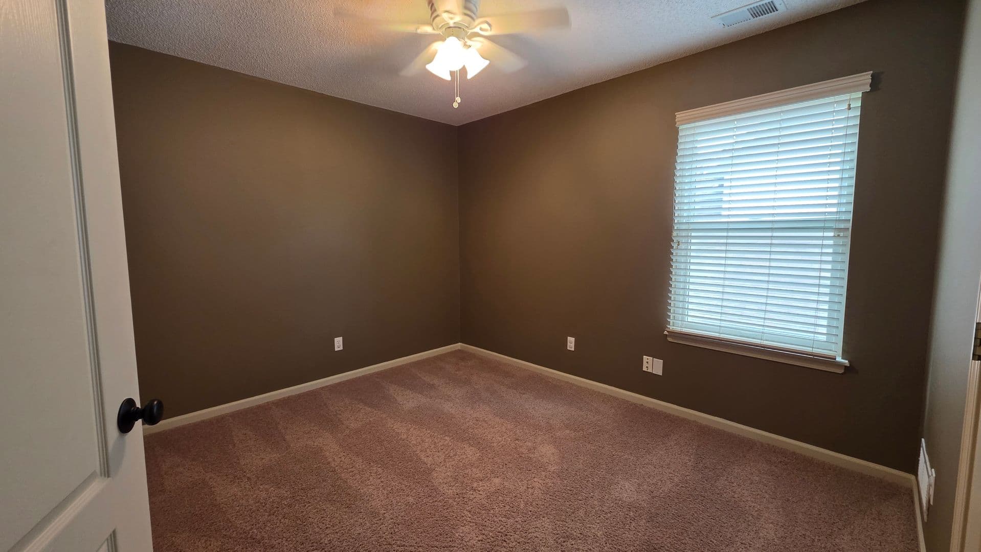 Overland Park House: 13232 Carter St