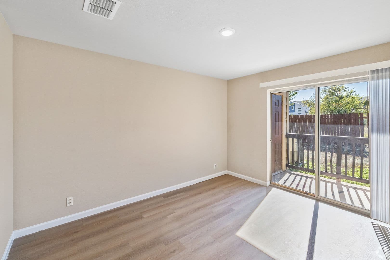 Leander Apartment: 413 Lion Dr