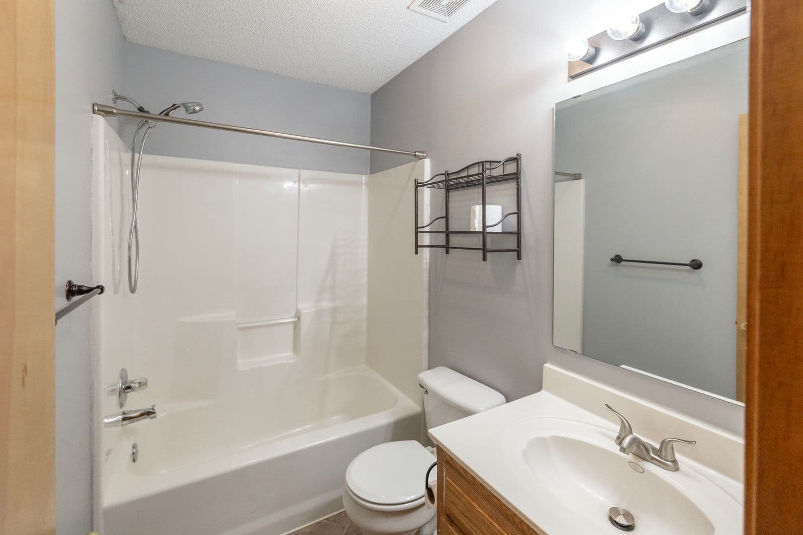 Olathe House: 16131 S Matt Ct