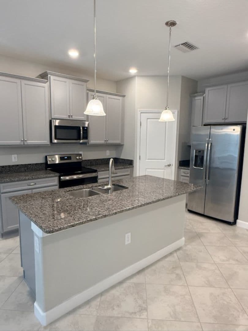 Lutz Townhome: 18873 Noble Caspian Dr