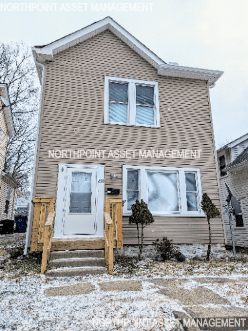 Hamilton House: 230 Cleveland Ave
