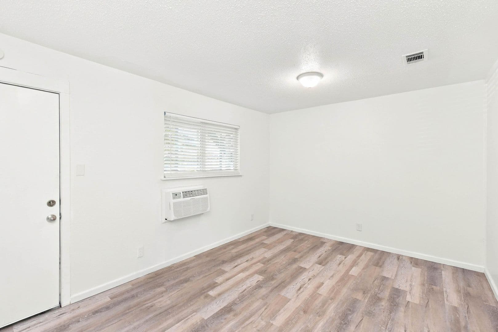 Austin Apartment: 8807 Redfield Ln