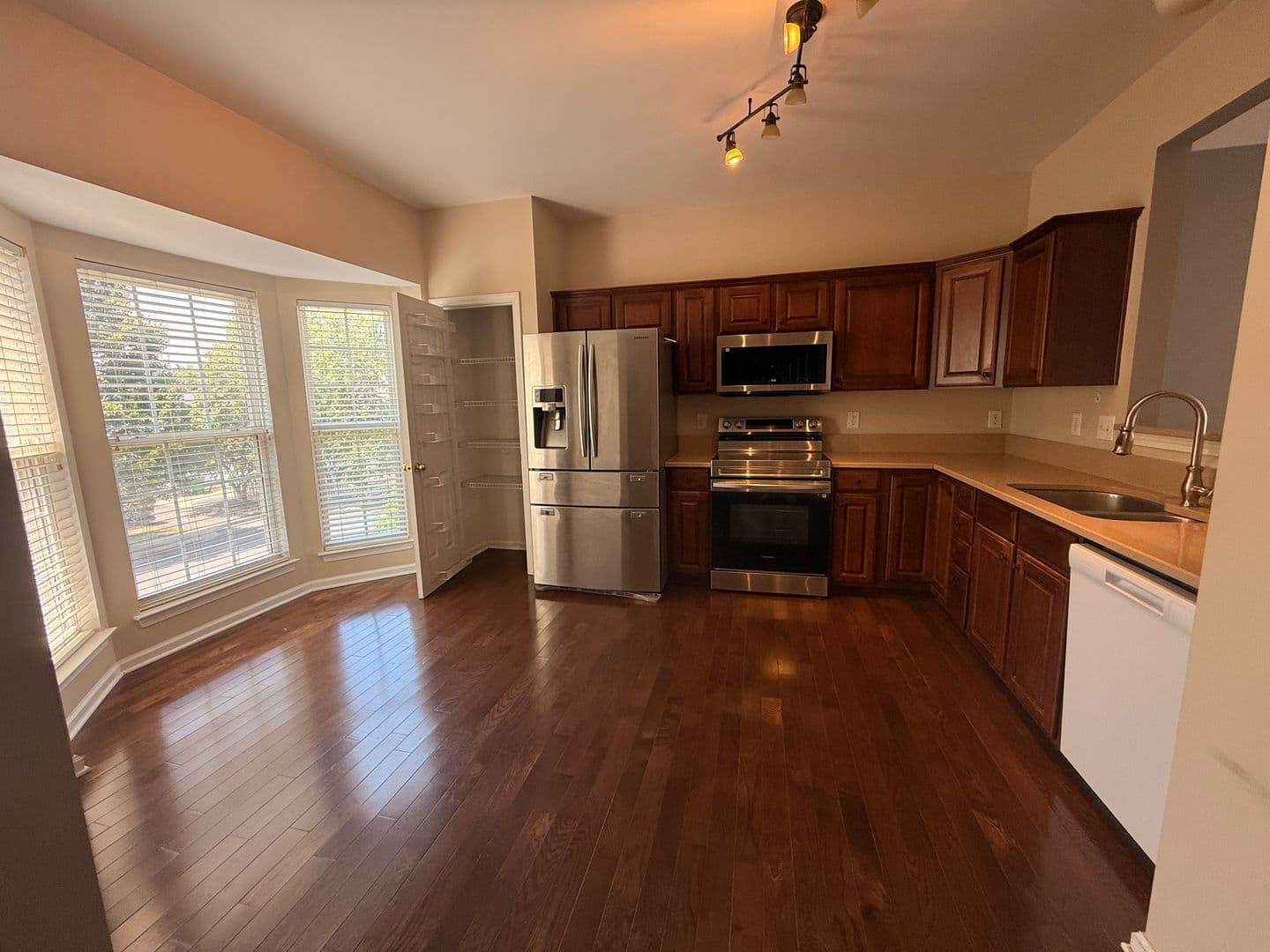 Charlotte Townhome: 15641 Castle Watch Ave