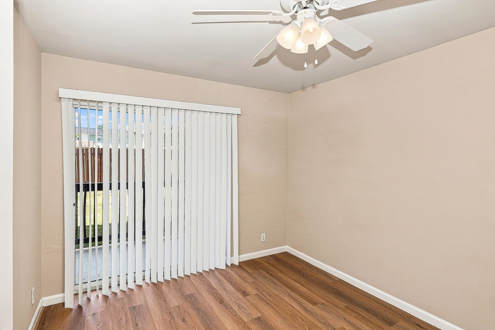 Leander Apartment: 413 Lion Dr