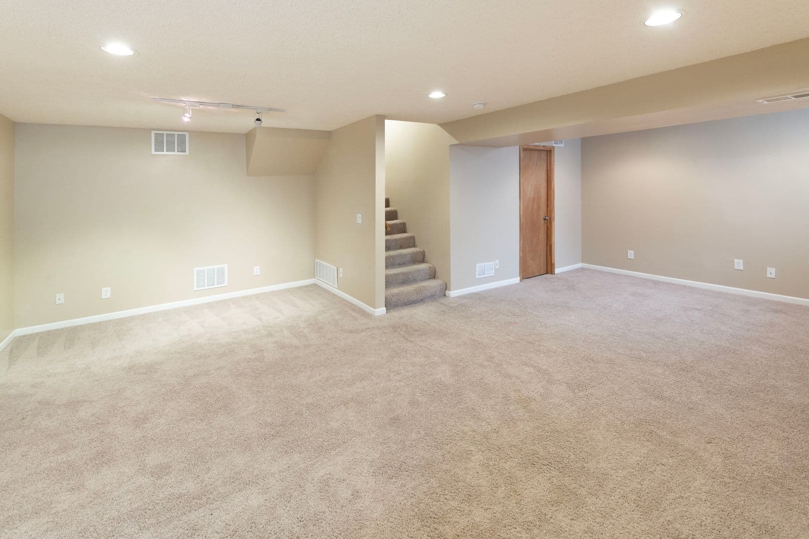 Olathe House: 16131 S Matt Ct