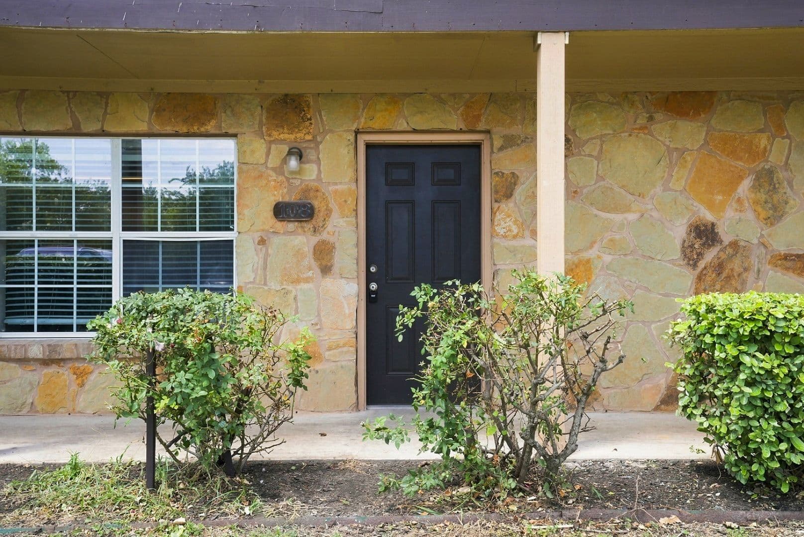 Leander Apartment: 413 Lion Dr