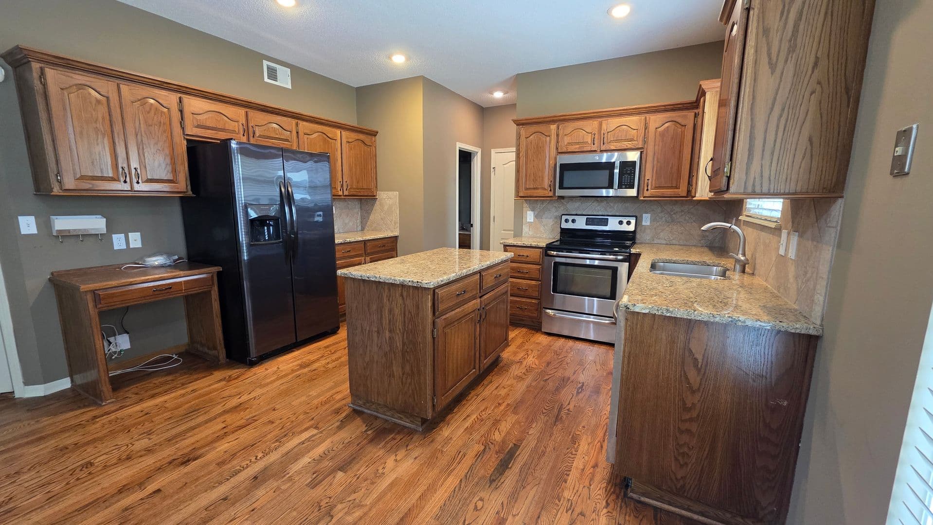 Overland Park House: 13232 Carter St