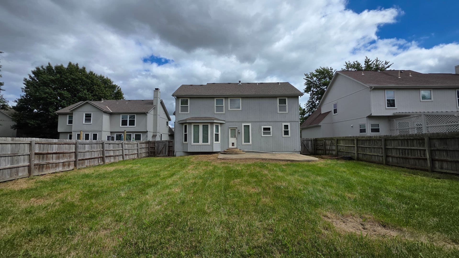 Overland Park House: 13232 Carter St