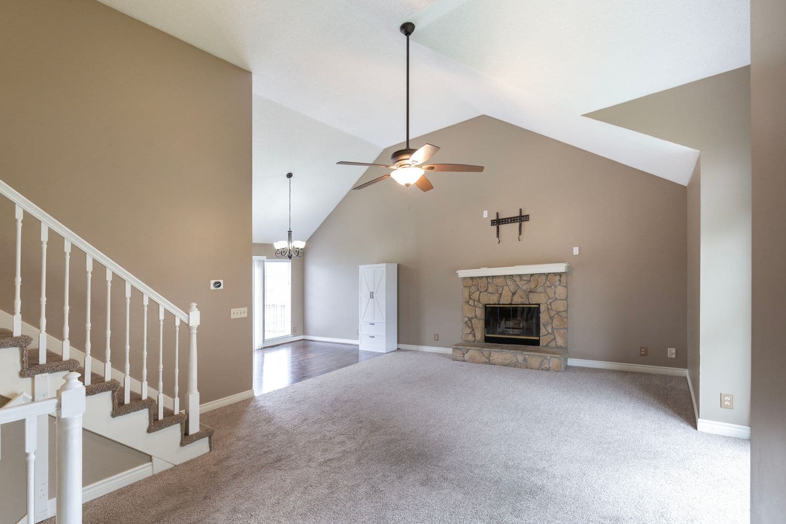 Olathe House: 16131 S Matt Ct