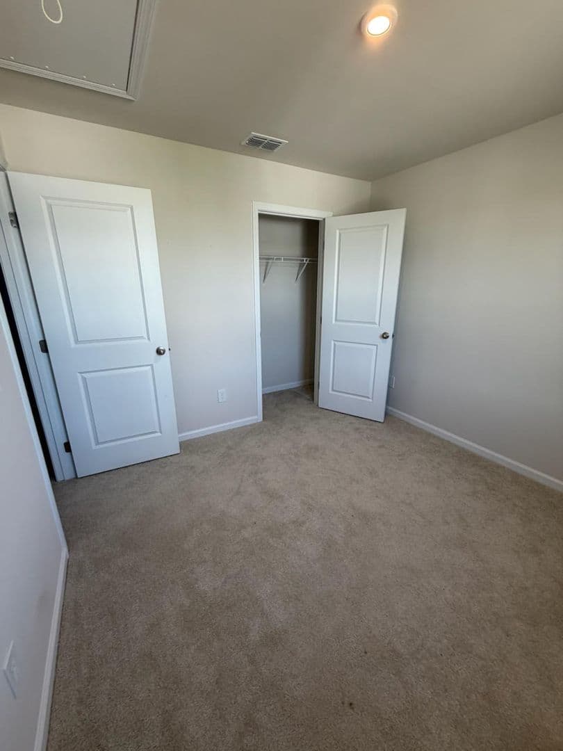Clinton House: 131 Highland Station Dr