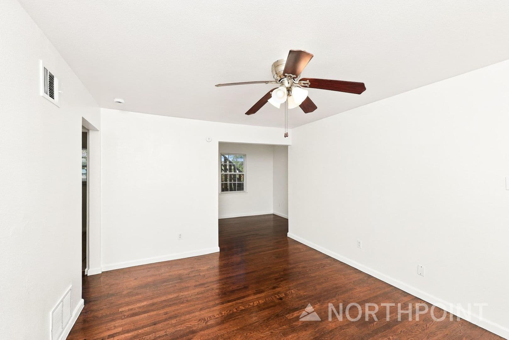 Irving Apartment: 601 E 6th St