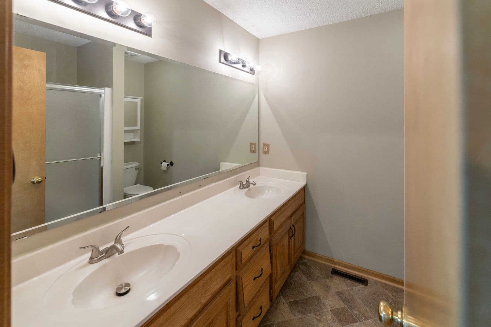 Olathe House: 16131 S Matt Ct