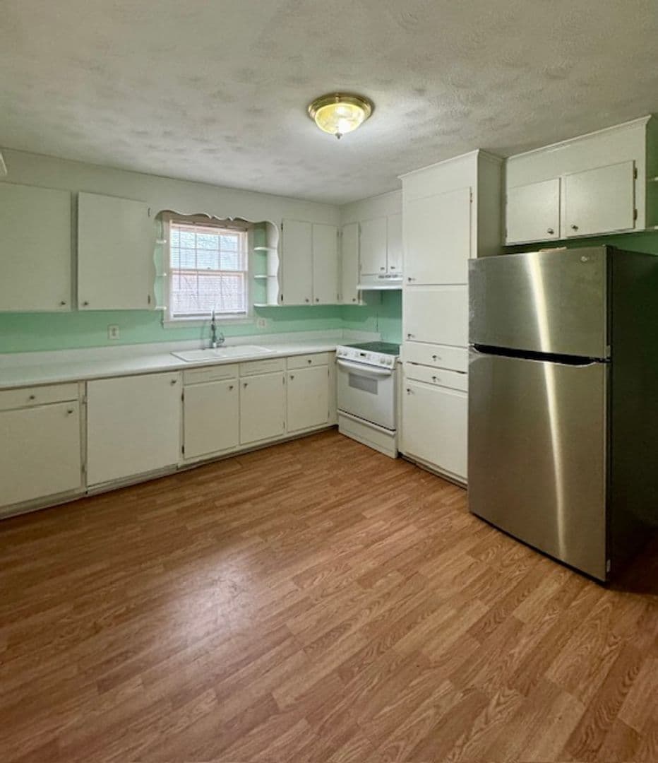 Duncan House: 1220 E Main St