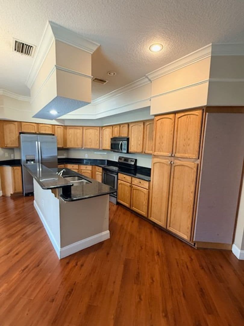 Palm Harbor House: 4351 Ellinwood Blvd
