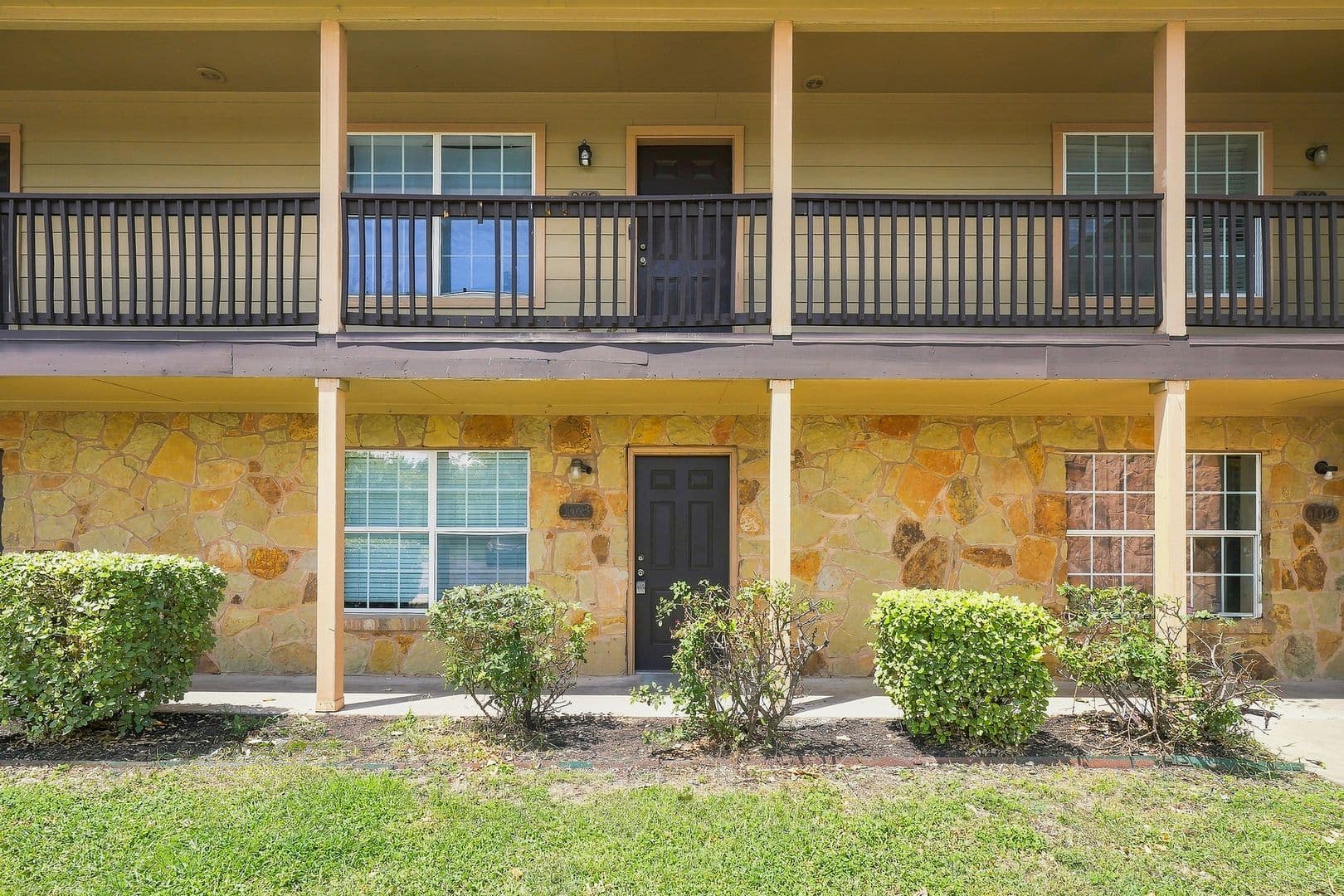 Leander Apartment: 413 Lion Dr