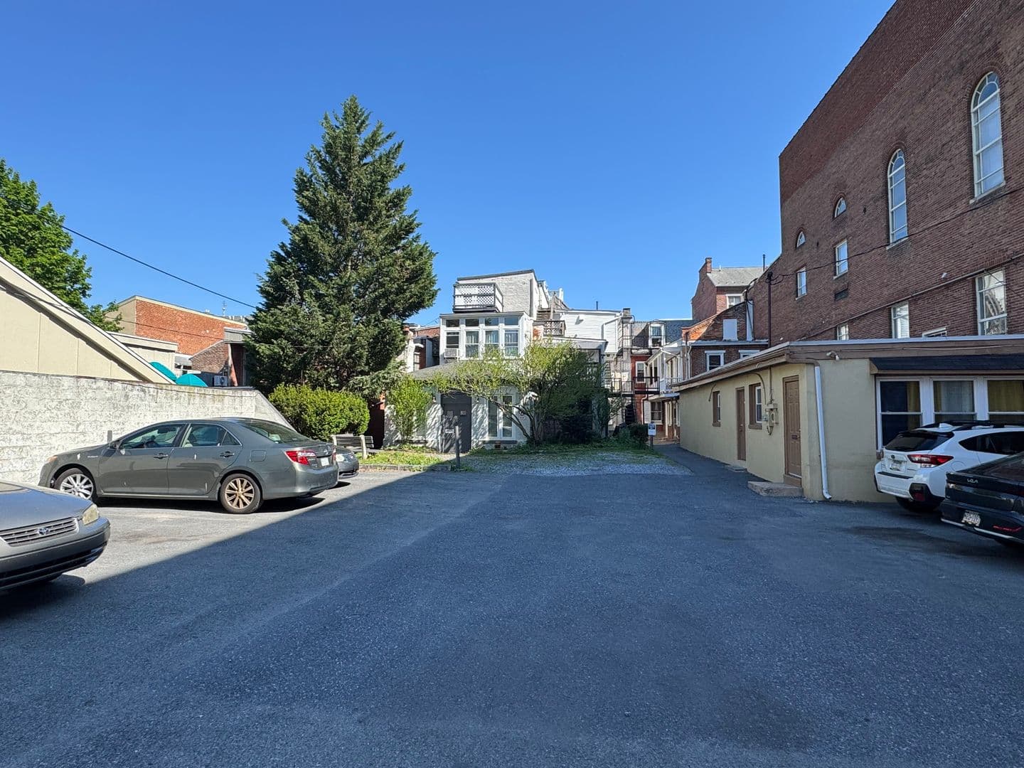Lancaster Apartment: 214-216 E King St