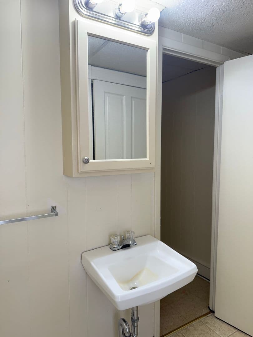 Lancaster House: 348 E. New St. Apt. 2