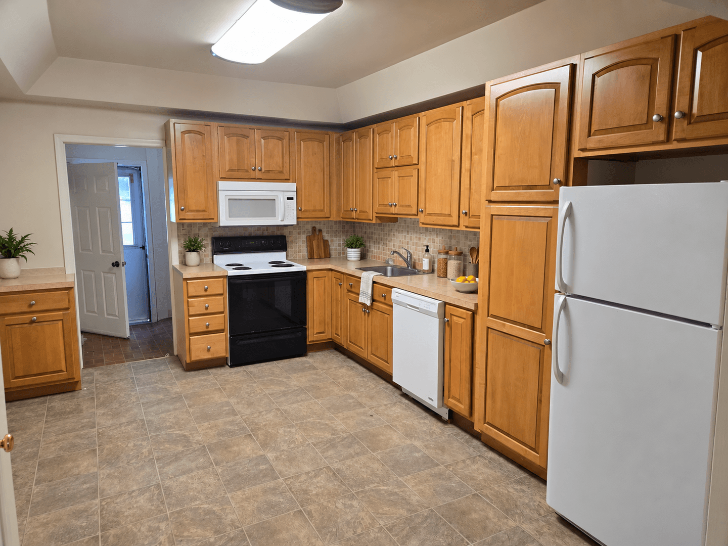 Palmyra Apartment: 126 N. Lincoln St.
