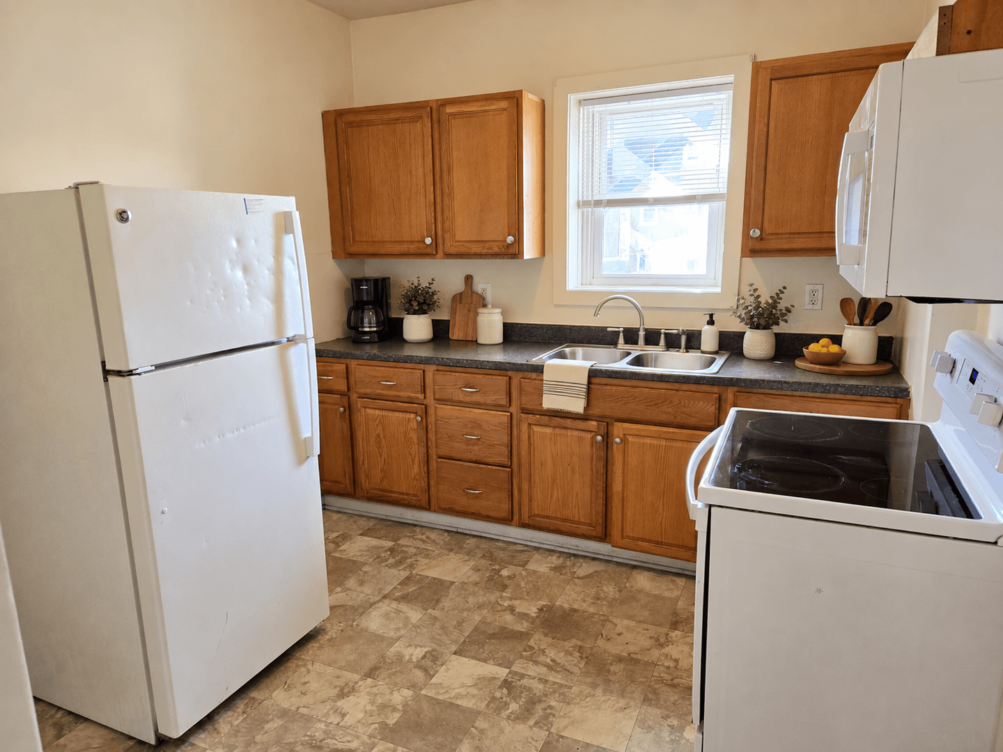 Lancaster Apartment: 684 Columbia Ave.
