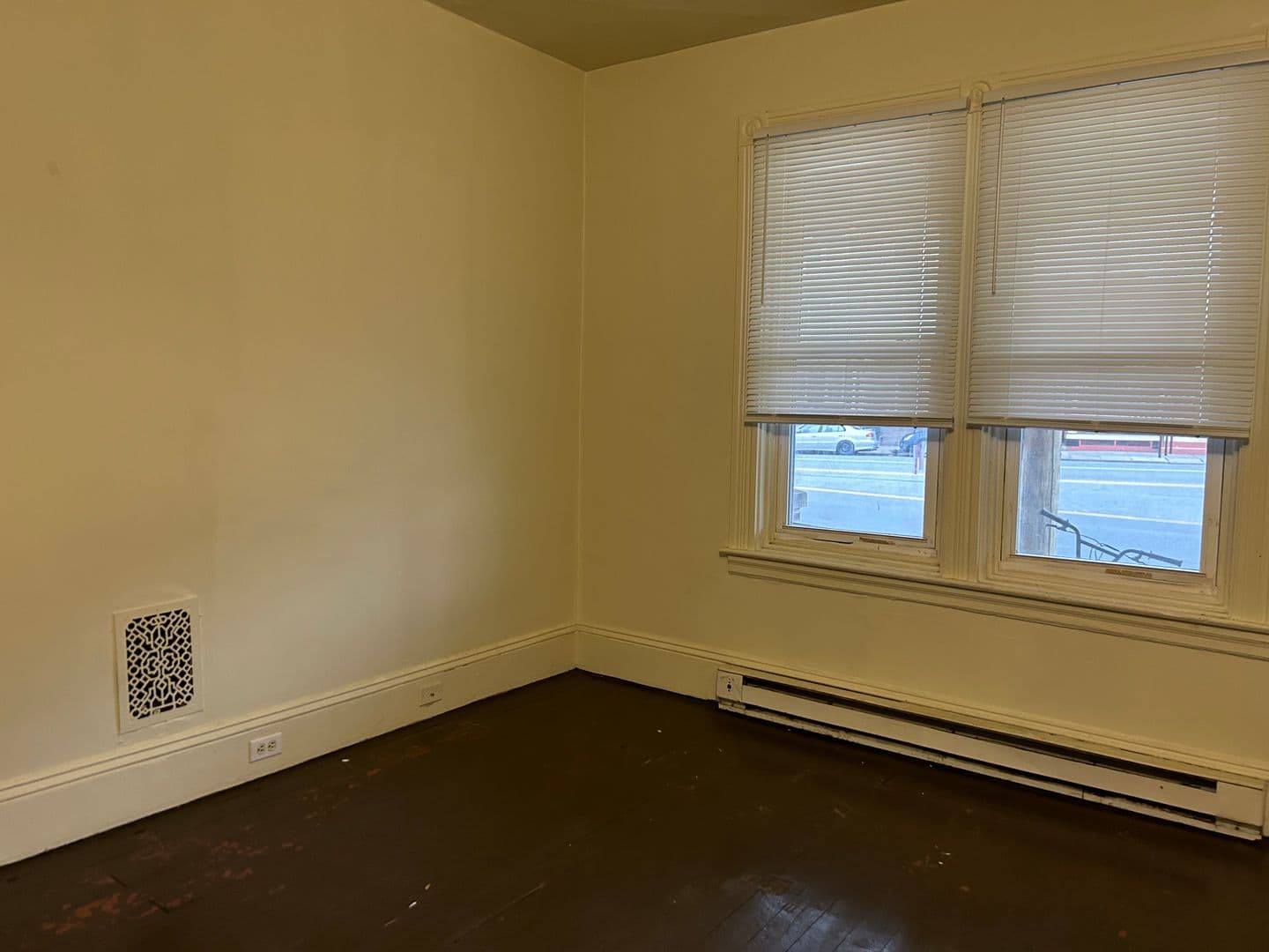 Lancaster Apartment: 684 Columbia Ave.