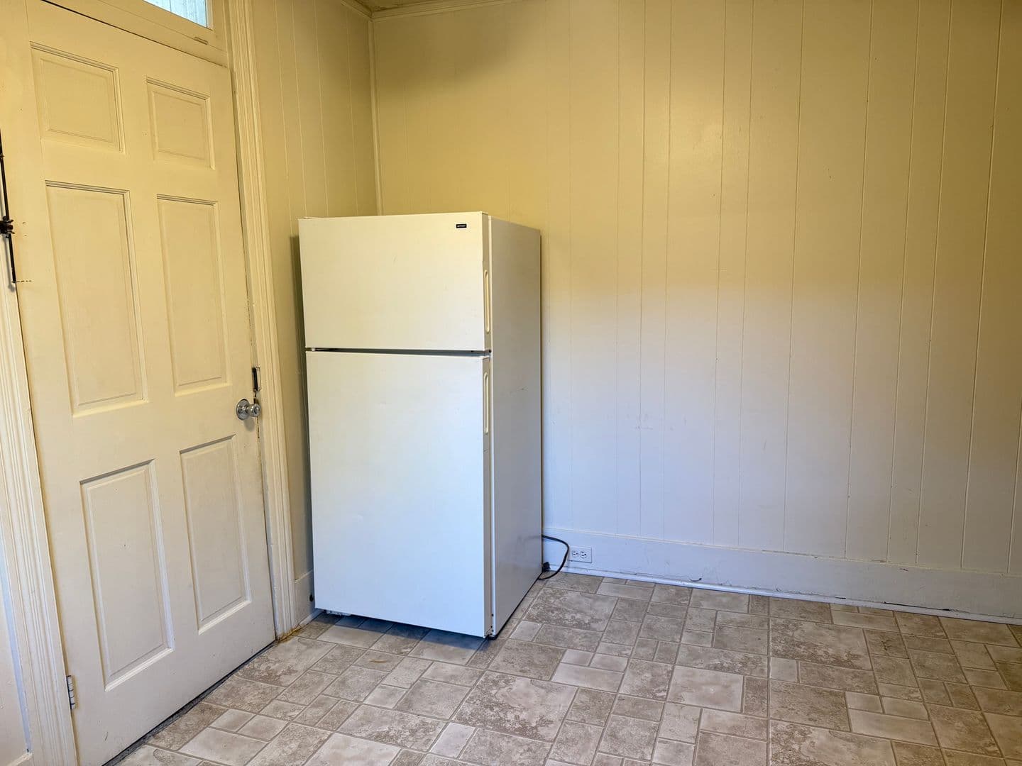 Lancaster House: 348 E. New St. Apt. 2