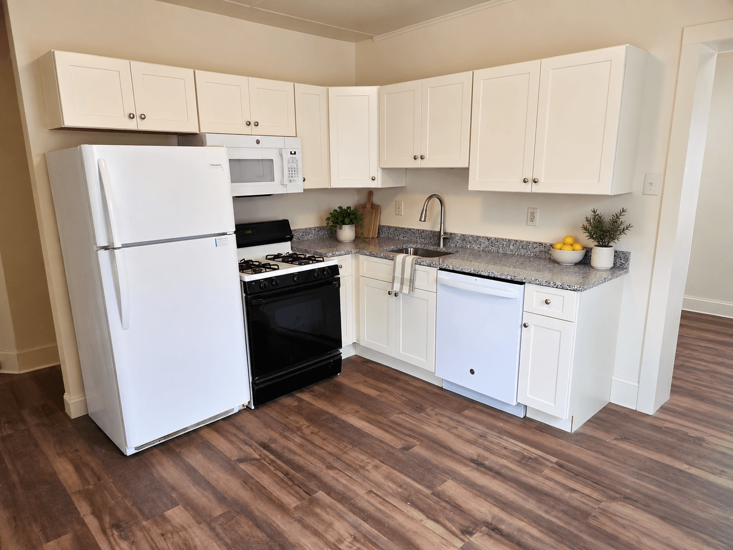 Elizabethtown Apartment: 36-38 N Poplar St.
