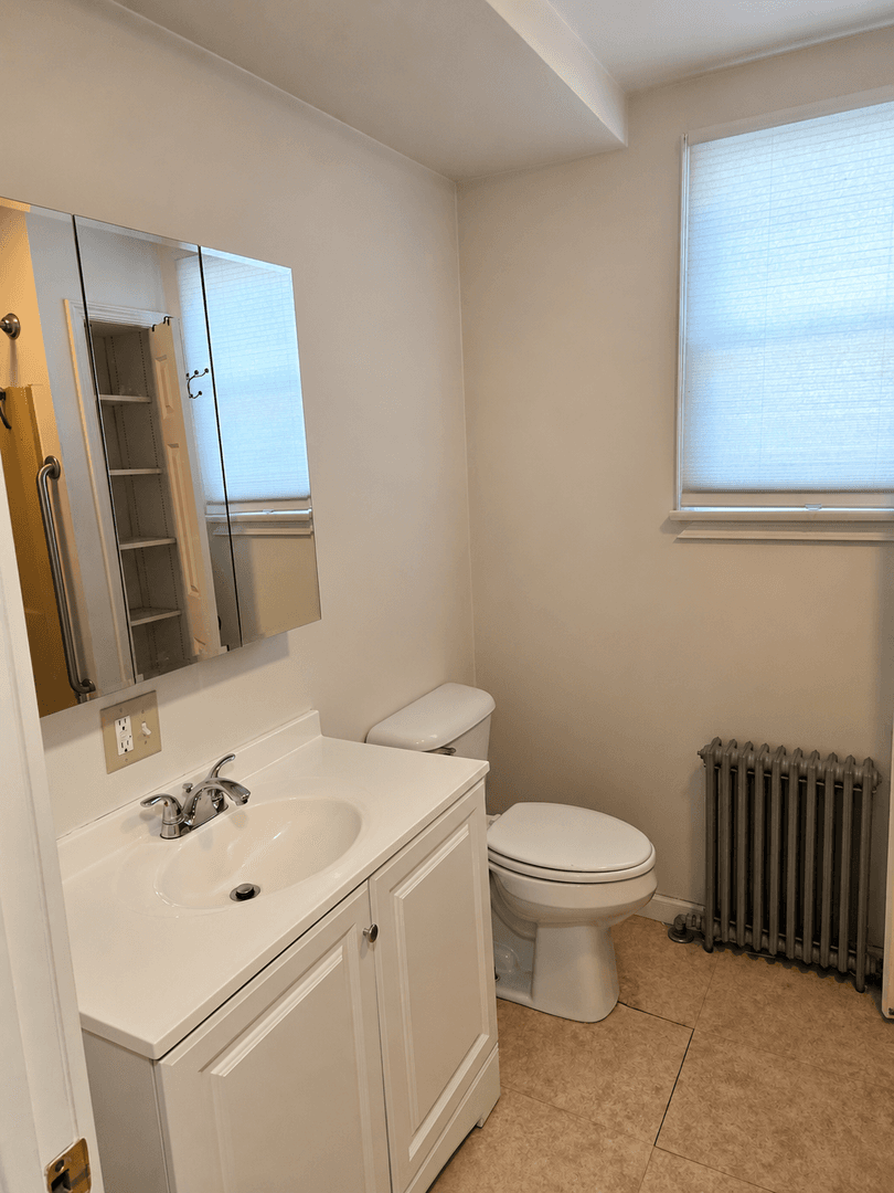 Palmyra Apartment: 126 N. Lincoln St.