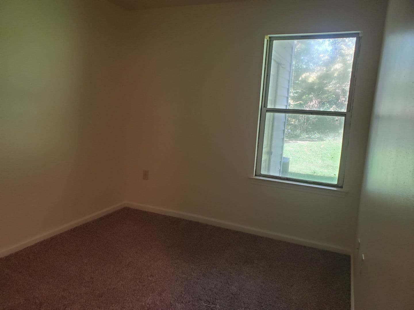 Lancaster Apartment: 405 Judie Lane